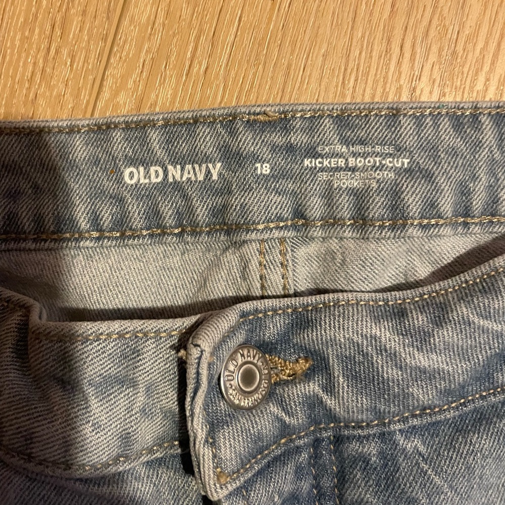 Extra High-Waisted Button-Fly Kicker Boot-Cut Cut-Off - Picture 5 of 7
